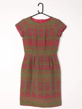 1960s vintage jacquard dress with fitted waist, and abstract green and red pattern – Small