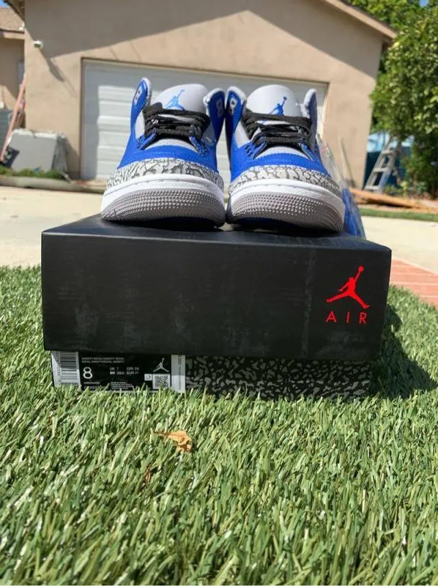 Air Jordan 3 Retro Varsity Royal