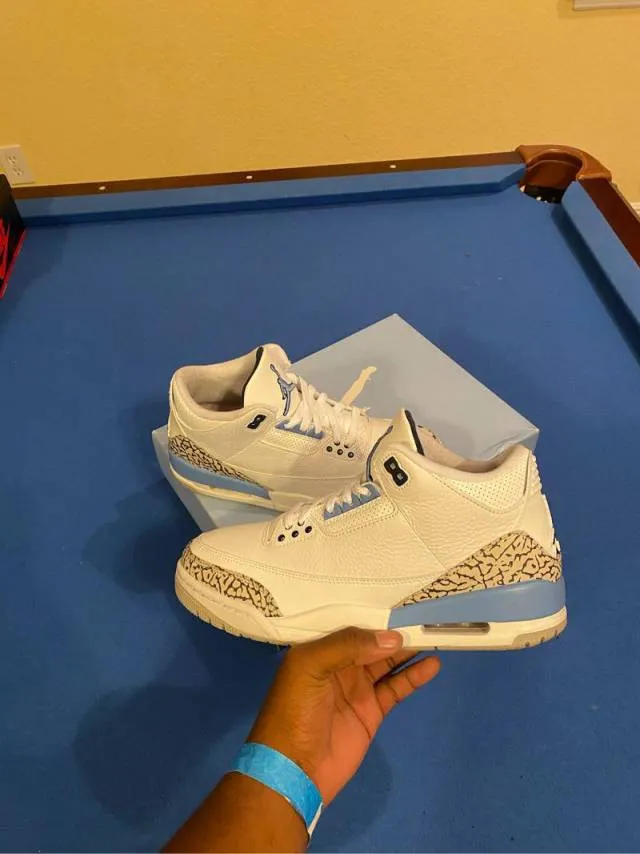 Air Jordan 3 UNC