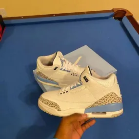 Air Jordan 3 UNC