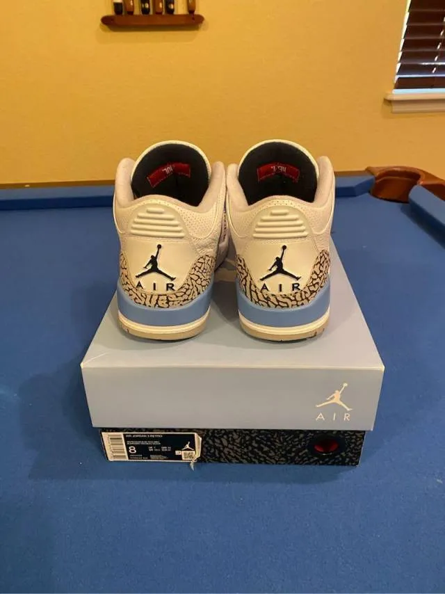 Air Jordan 3 UNC