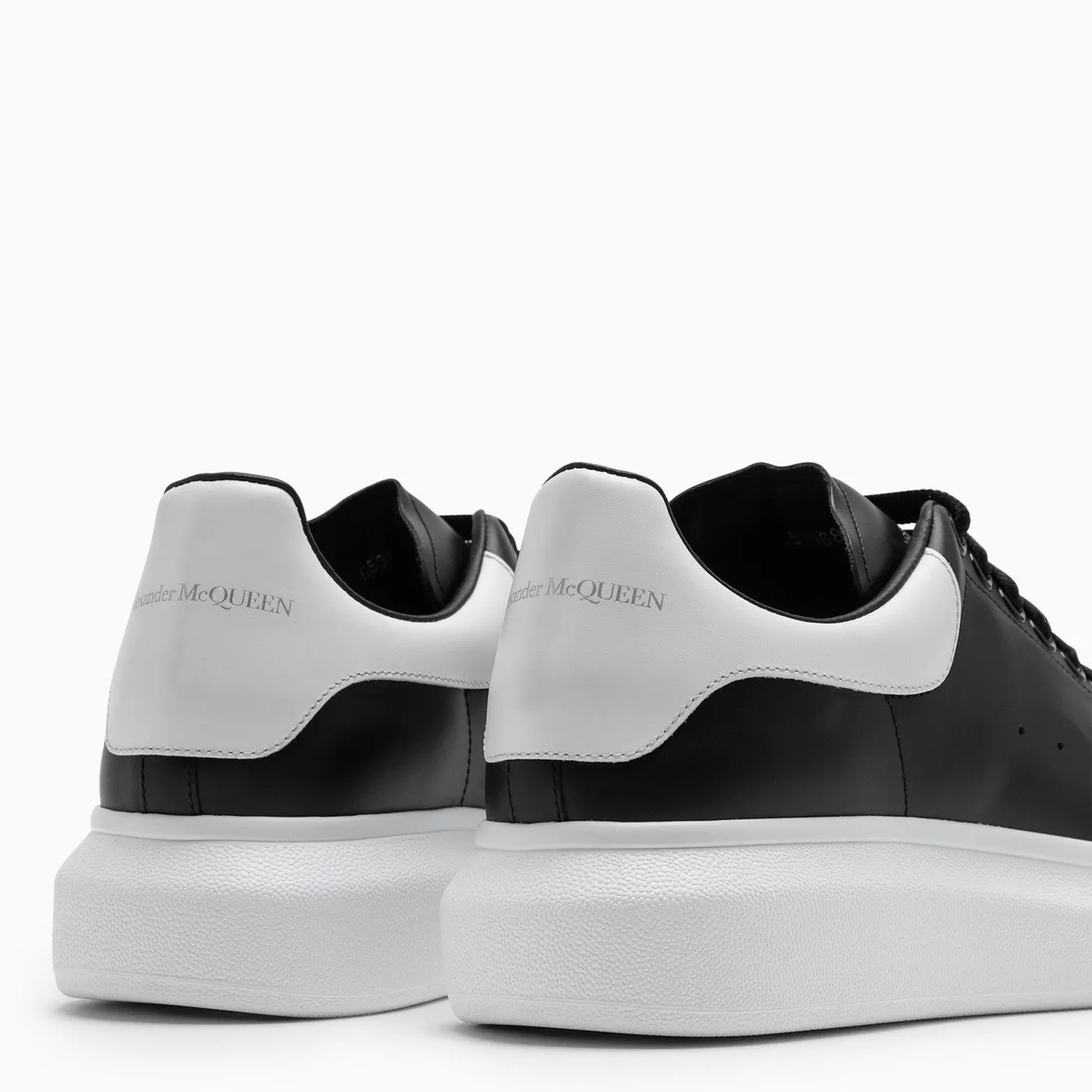 Alexander McQueen    Alexander Mc Queen Black/White Oversized Sneakers